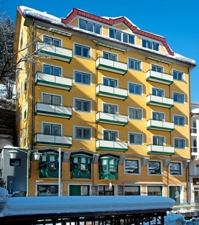 Te koop: ; Sneeuwzeker ..koopje'' in Bad Gastein in de Ski Amadee . Nu de kans om voor weinig geld een mooi 3 kamer appartement te kopen in een goed skigebied  
,, Verkocht, Verkocht  ""